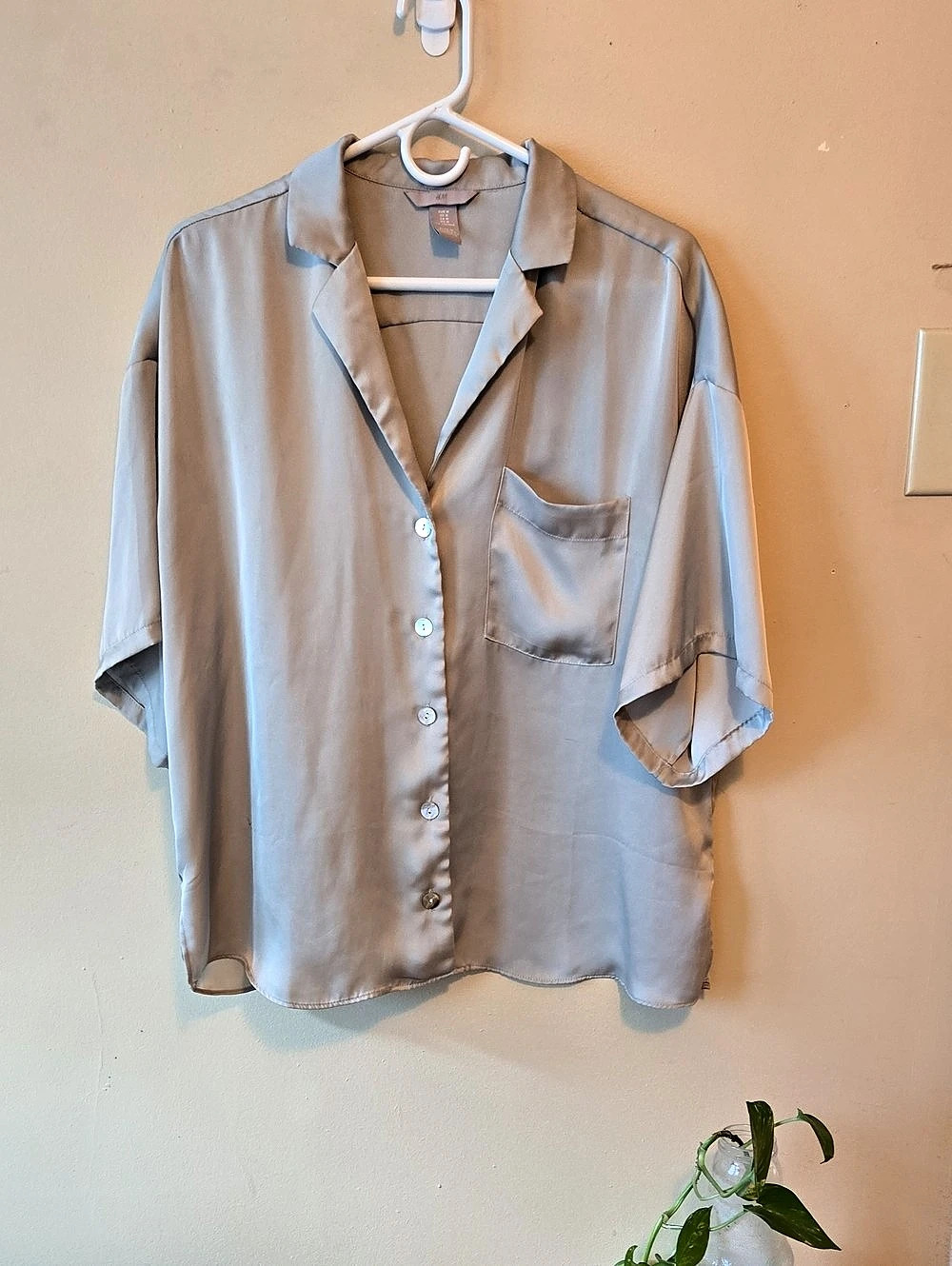 H&M Short Sleeve Button Front Top in Gray/ Pale Green